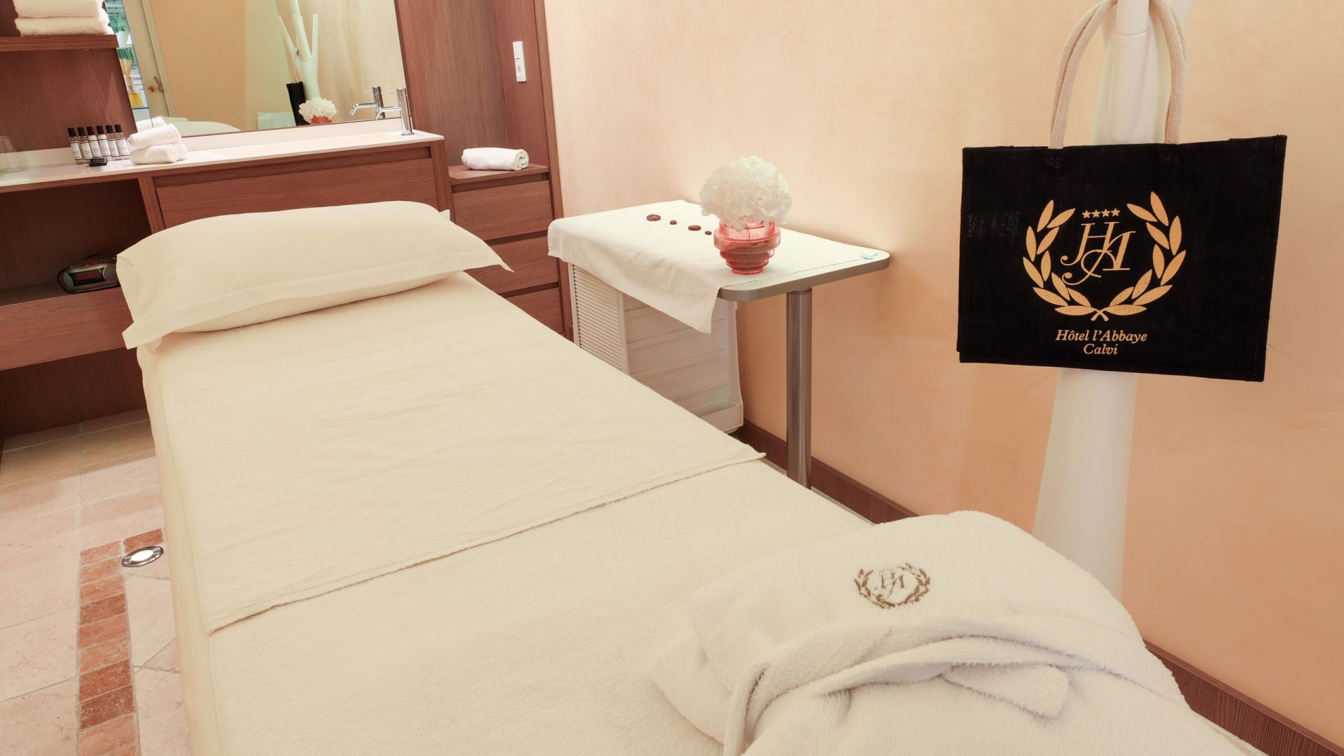 salle massage hotel abbaye calvi 158
